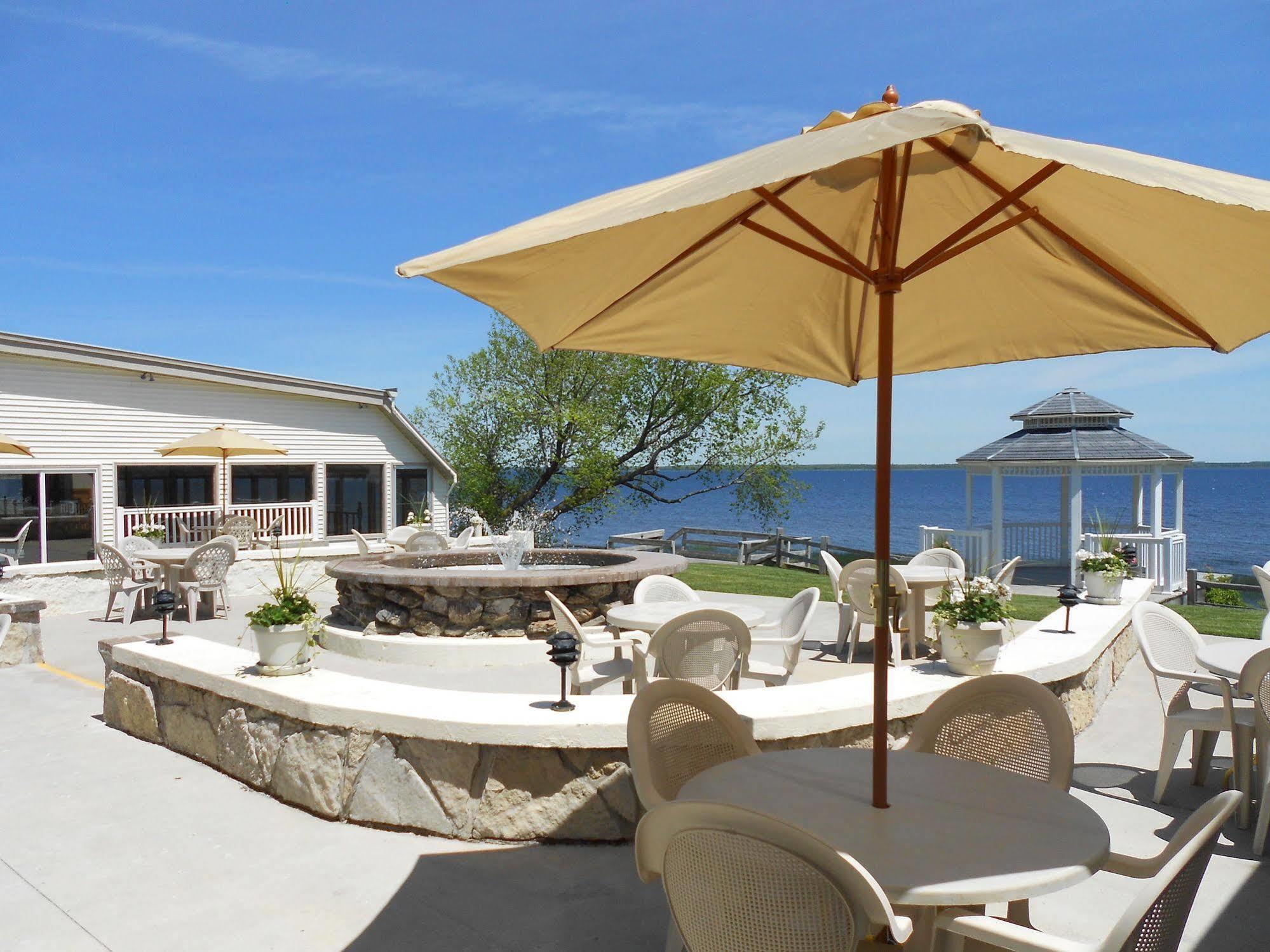 Terrace Bay Hotel - Lakefront Escanaba Exterior photo